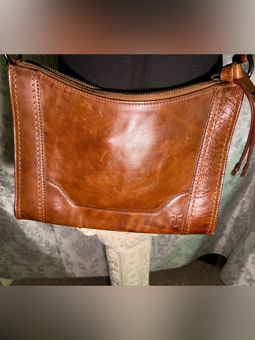 Frye Chestnut Brown Leather Messenger Crossbody with Dust Bag - Picture 3 of 11